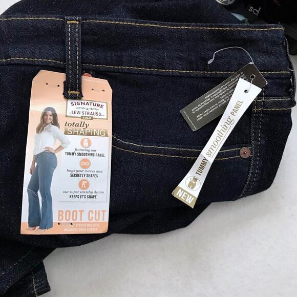 Levi's NWT Dark Wash Shaping Boot Cut Jeans Women 24W Short - Picture 7 of 10